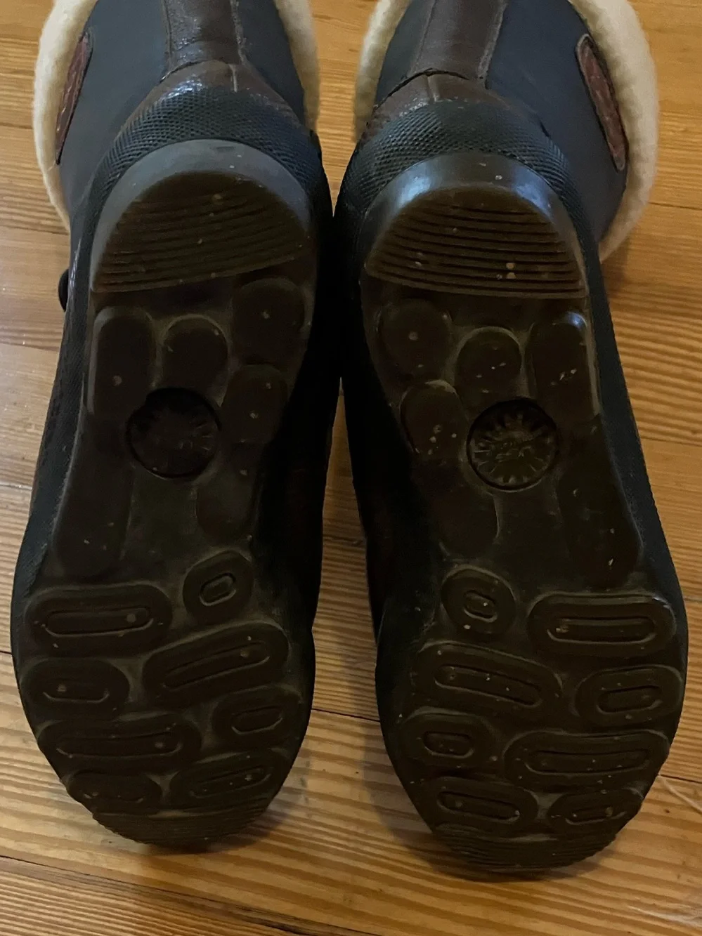 UGG Australia Edmonton waterproof winter boots Sz 6.5